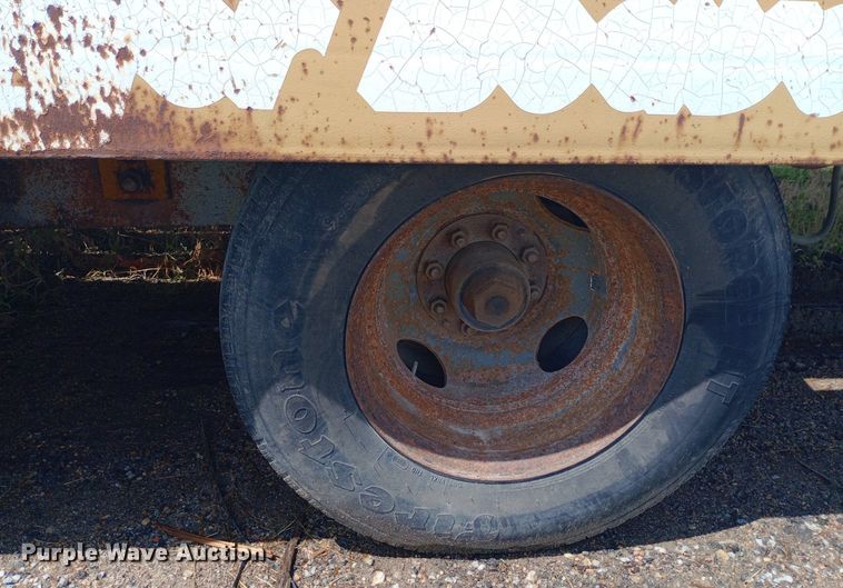 image for item NU9857 1998 Eager Beaver 10HA equipment trailer