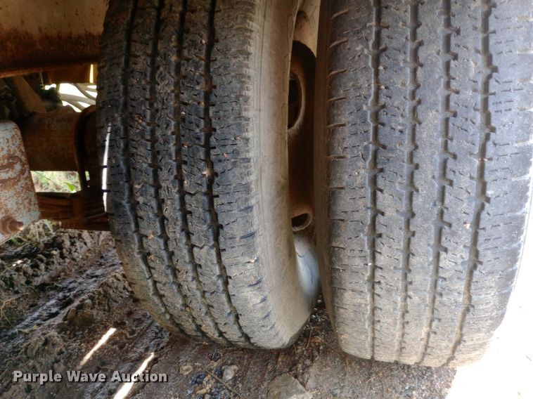 image for item NU9857 1998 Eager Beaver 10HA equipment trailer