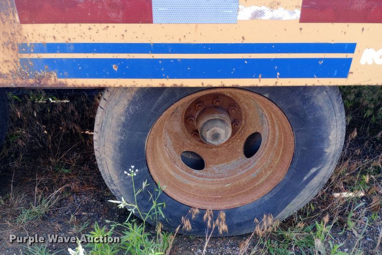 image for item NU9857 1998 Eager Beaver 10HA equipment trailer