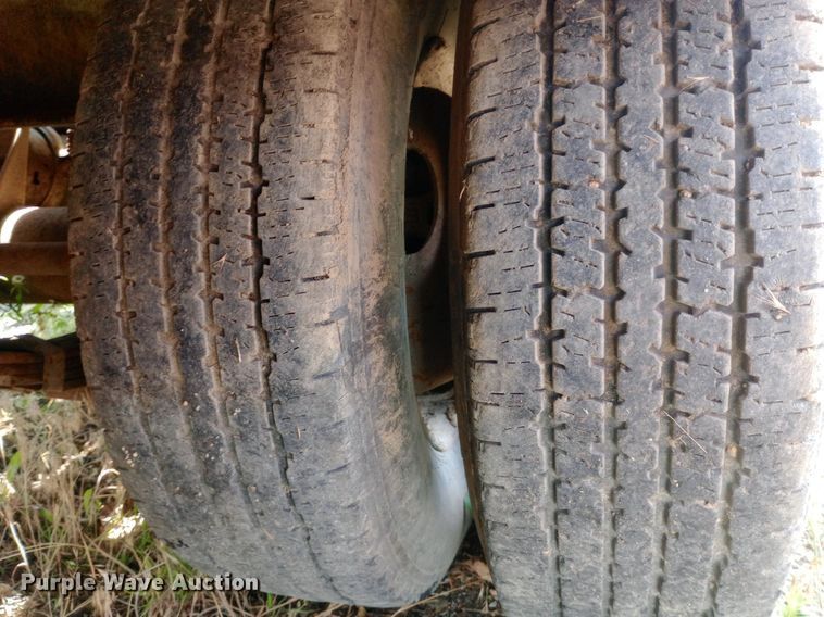 image for item NU9857 1998 Eager Beaver 10HA equipment trailer