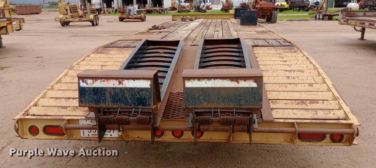 image for item NU9859 2005 Redi Haul ML7460E equipment trailer