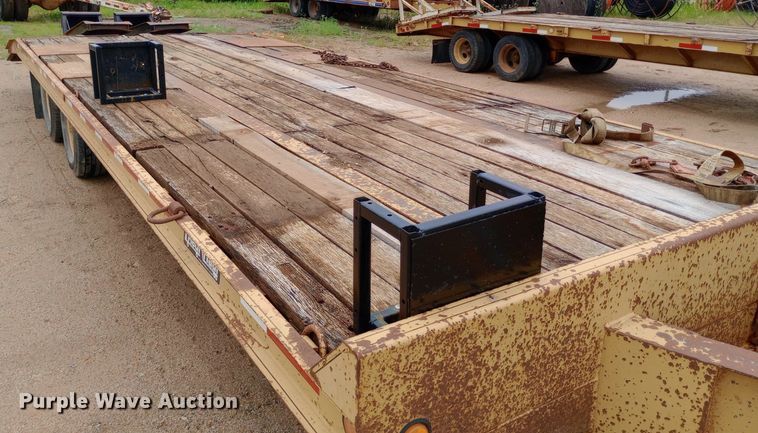 image for item NU9859 2005 Redi Haul ML7460E equipment trailer