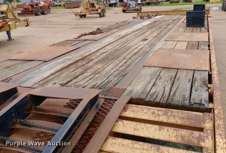 image for item NU9859 2005 Redi Haul ML7460E equipment trailer