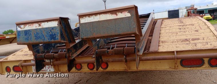 image for item NU9859 2005 Redi Haul ML7460E equipment trailer
