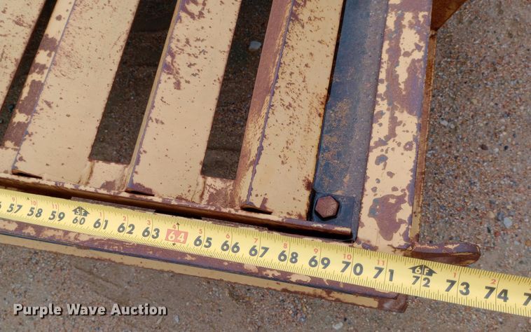 image for item NU9859 2005 Redi Haul ML7460E equipment trailer