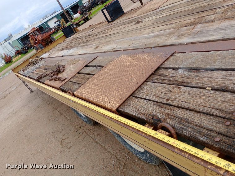 image for item NU9859 2005 Redi Haul ML7460E equipment trailer