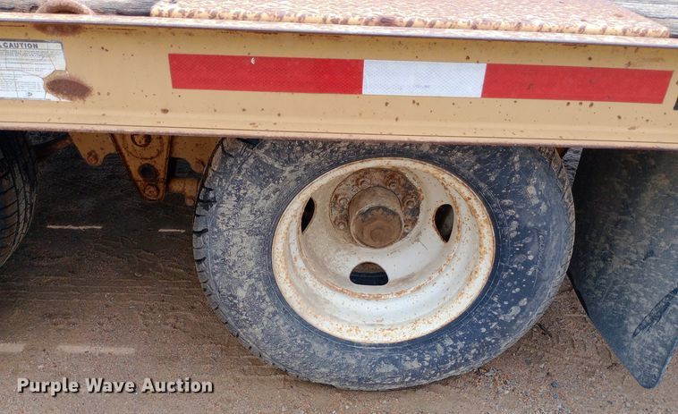 image for item NU9859 2005 Redi Haul ML7460E equipment trailer