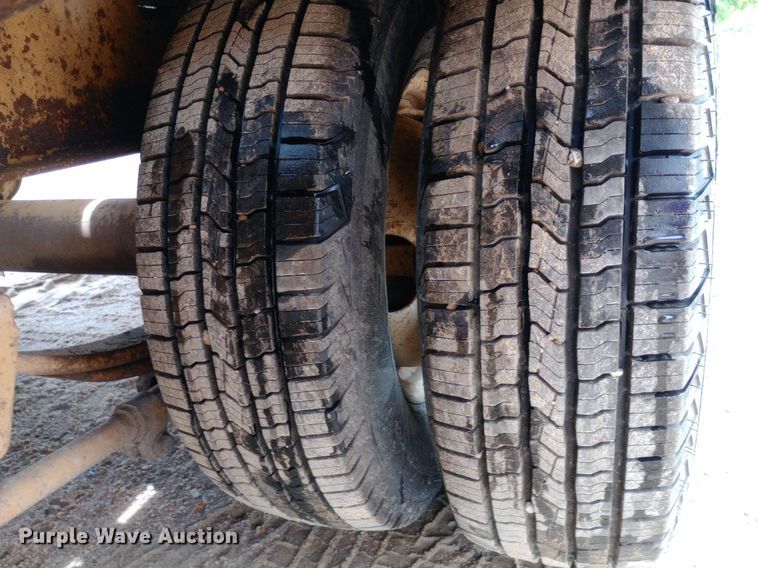 image for item NU9859 2005 Redi Haul ML7460E equipment trailer