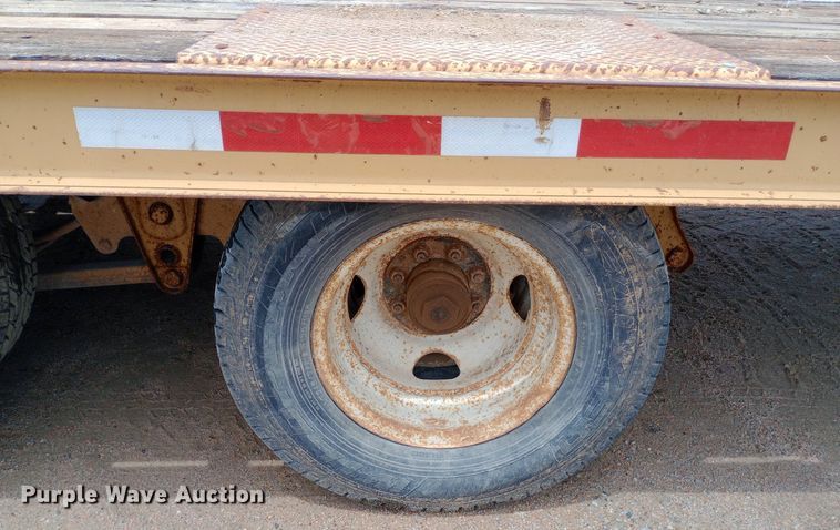image for item NU9859 2005 Redi Haul ML7460E equipment trailer