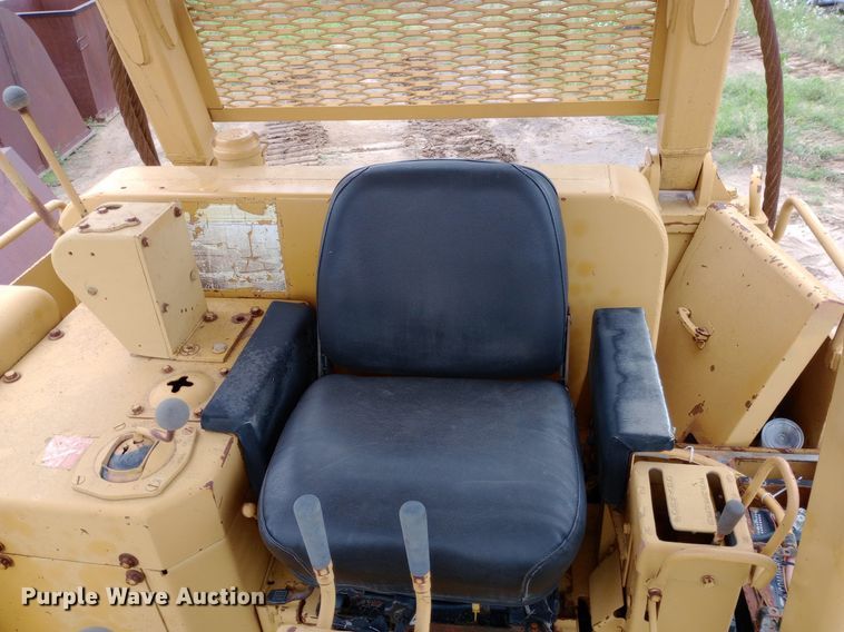 image for item NU9860 1984 Caterpillar  D7G dozer