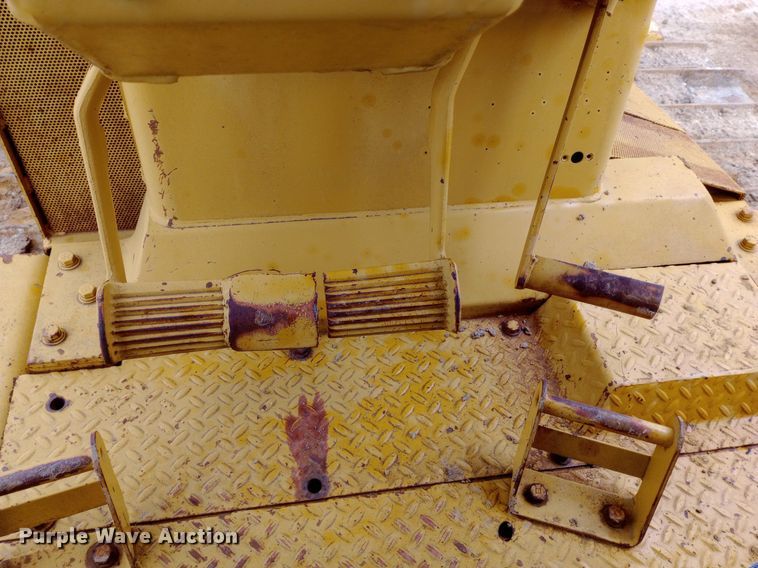 image for item NU9860 1984 Caterpillar  D7G dozer