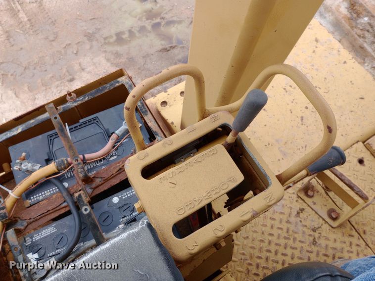image for item NU9860 1984 Caterpillar  D7G dozer
