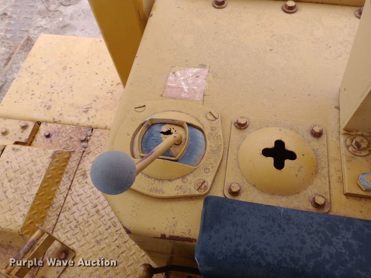image for item NU9860 1984 Caterpillar  D7G dozer