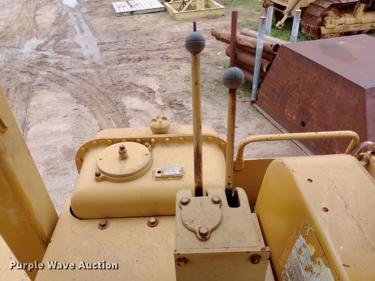 image for item NU9860 1984 Caterpillar  D7G dozer