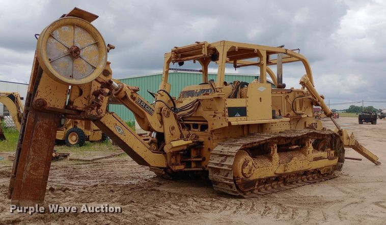 image for item NU9861 1980 Caterpillar  D7G LGP cable plow