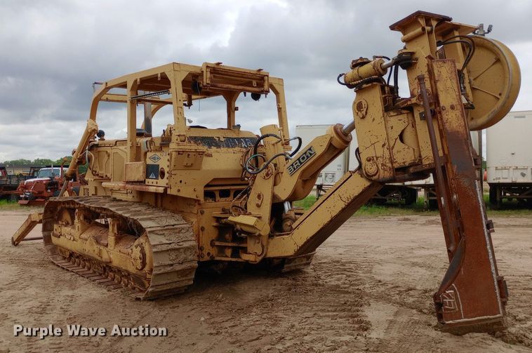 image for item NU9861 1980 Caterpillar  D7G LGP cable plow