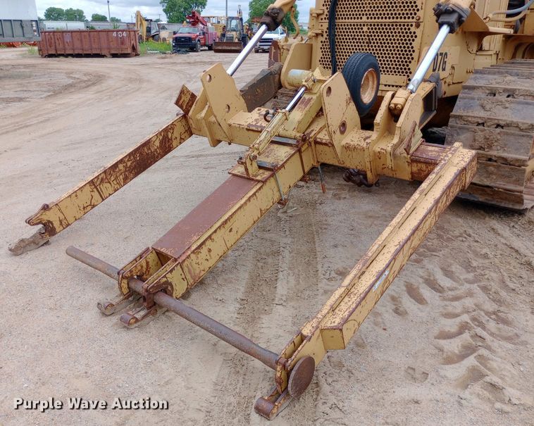 image for item NU9861 1980 Caterpillar  D7G LGP cable plow