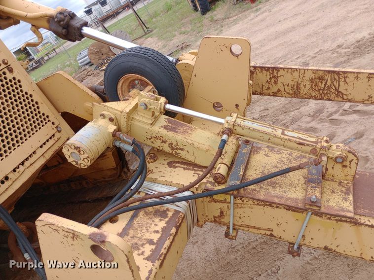 image for item NU9861 1980 Caterpillar  D7G LGP cable plow