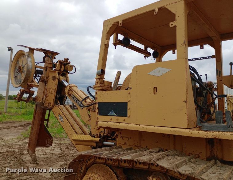 image for item NU9861 1980 Caterpillar  D7G LGP cable plow