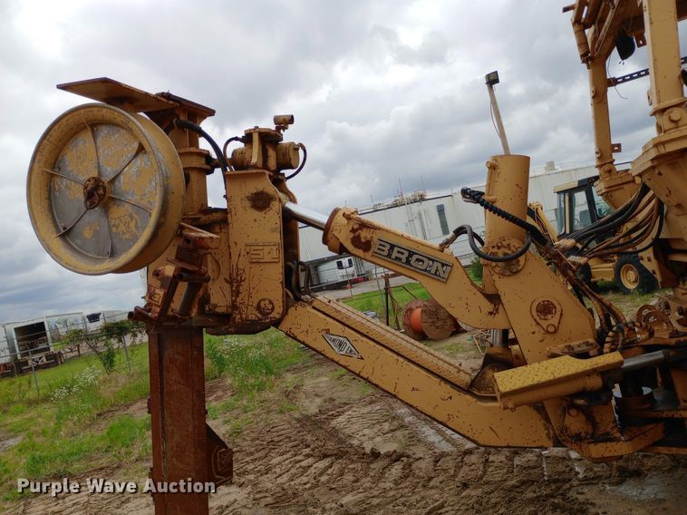 image for item NU9861 1980 Caterpillar  D7G LGP cable plow