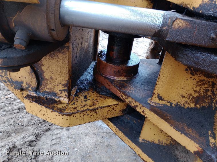 image for item NU9861 1980 Caterpillar  D7G LGP cable plow