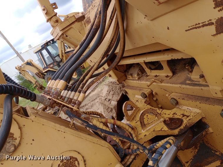 image for item NU9861 1980 Caterpillar  D7G LGP cable plow