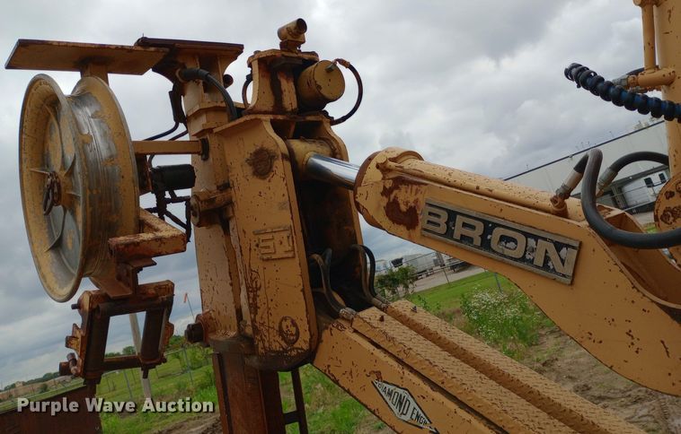 image for item NU9861 1980 Caterpillar  D7G LGP cable plow