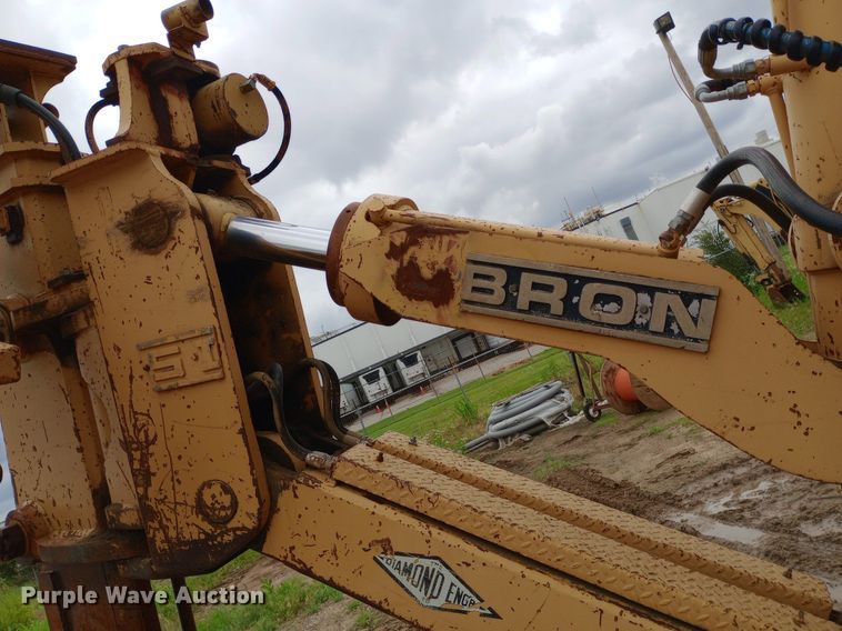 image for item NU9861 1980 Caterpillar  D7G LGP cable plow