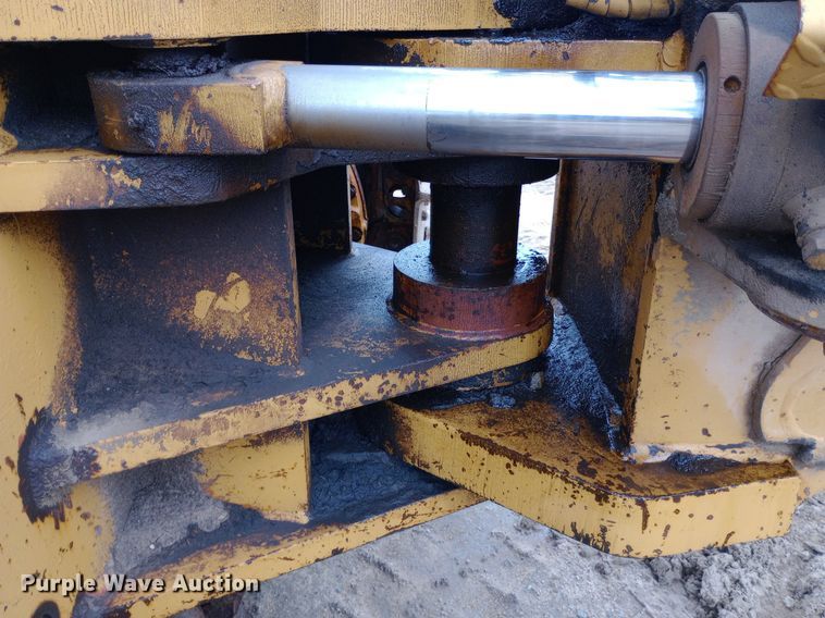 image for item NU9861 1980 Caterpillar  D7G LGP cable plow