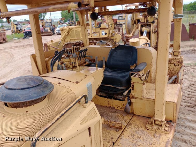 image for item NU9861 1980 Caterpillar  D7G LGP cable plow