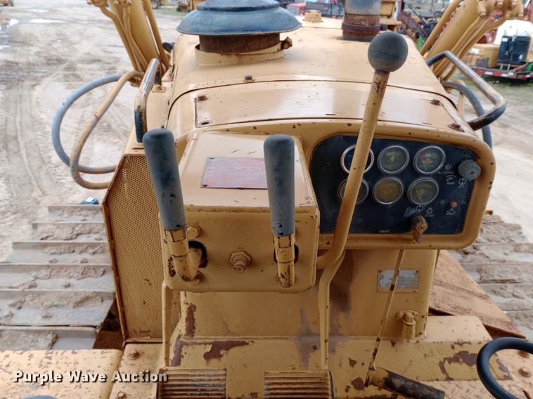 image for item NU9861 1980 Caterpillar  D7G LGP cable plow