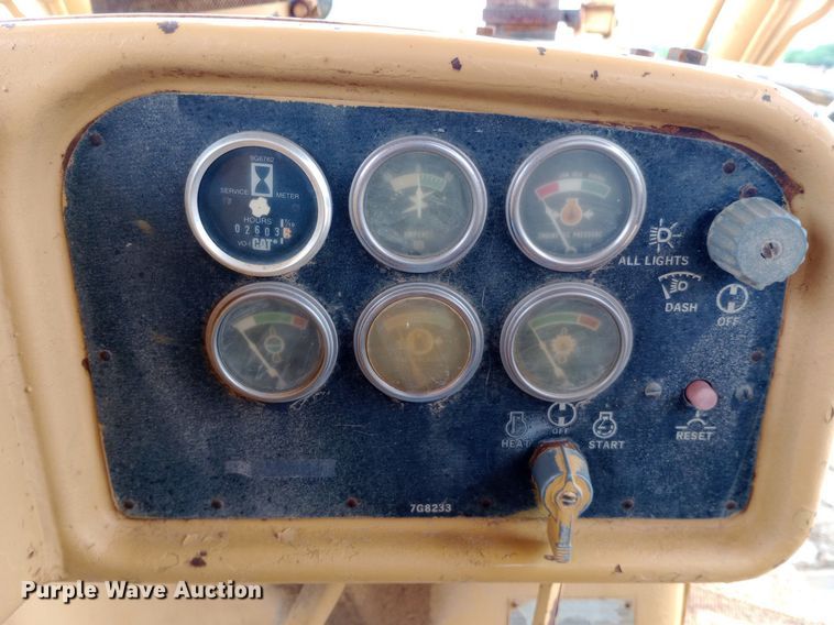 image for item NU9861 1980 Caterpillar  D7G LGP cable plow