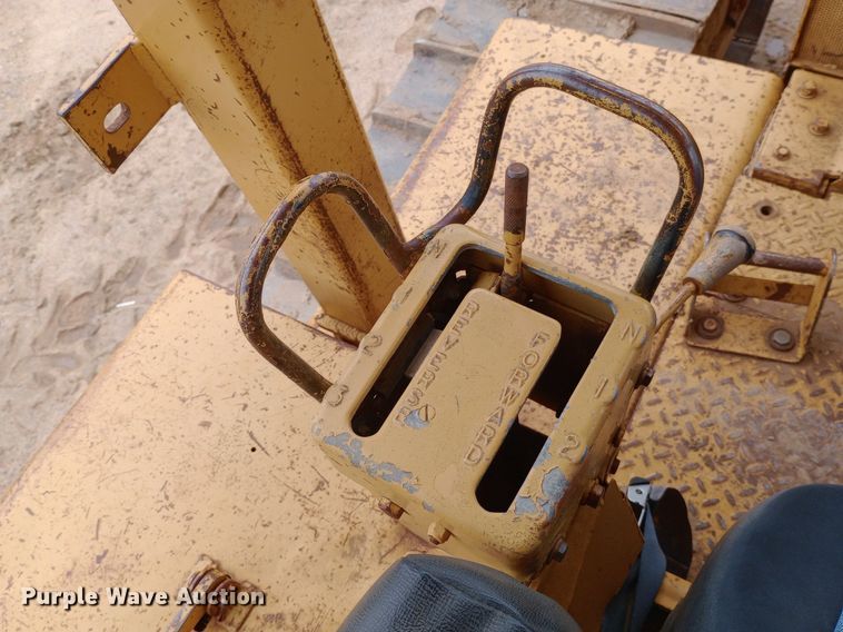 image for item NU9861 1980 Caterpillar  D7G LGP cable plow