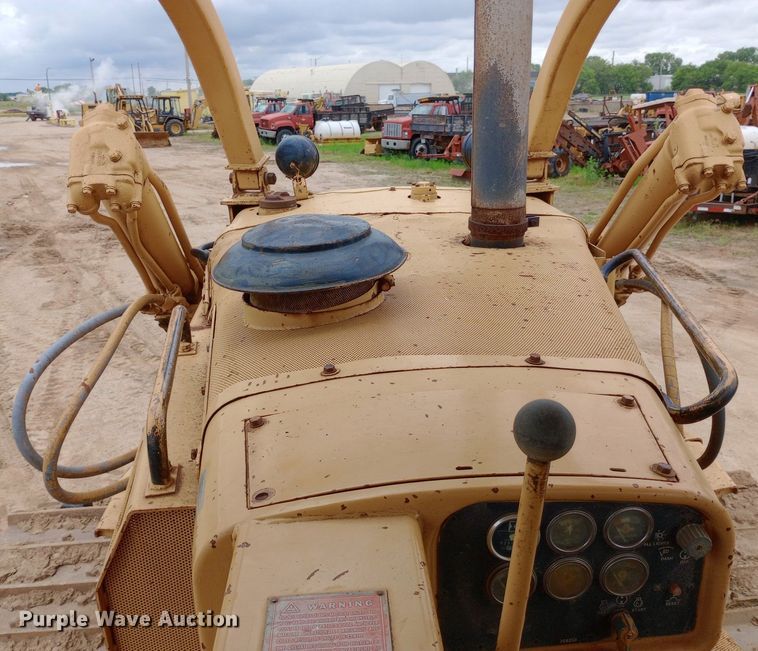 image for item NU9861 1980 Caterpillar  D7G LGP cable plow
