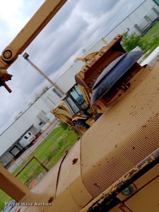 image for item NU9861 1980 Caterpillar  D7G LGP cable plow