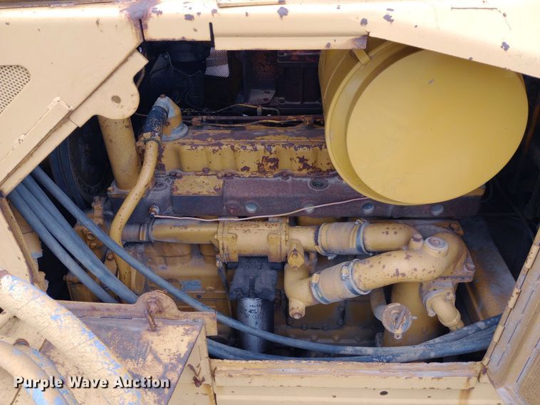 image for item NU9861 1980 Caterpillar  D7G LGP cable plow