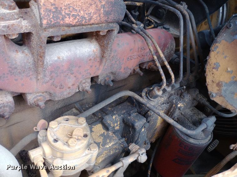 image for item NU9861 1980 Caterpillar  D7G LGP cable plow