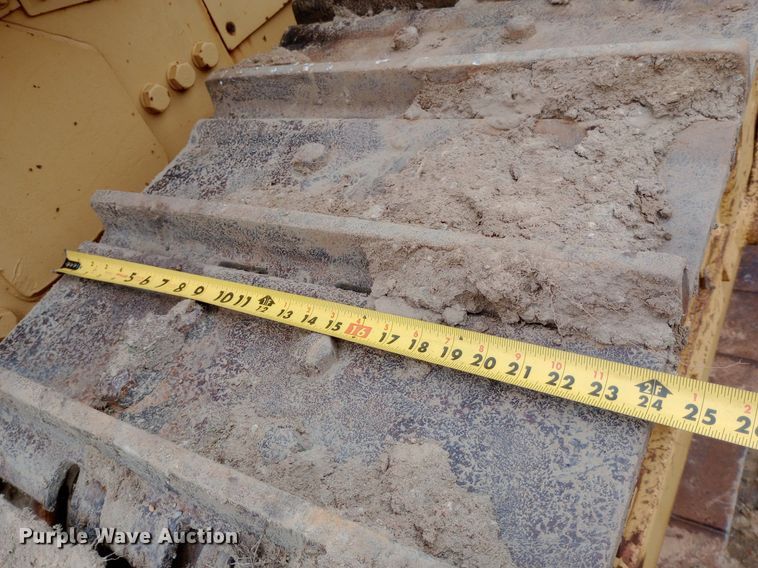 image for item NU9861 1980 Caterpillar  D7G LGP cable plow