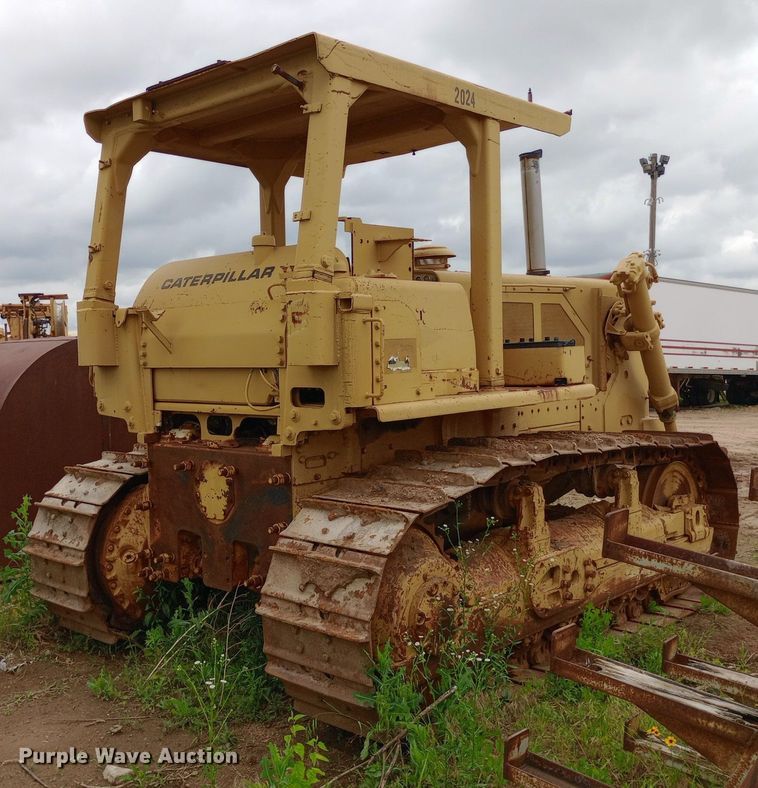 image for item NU9862 1975 Caterpillar D7F dozer