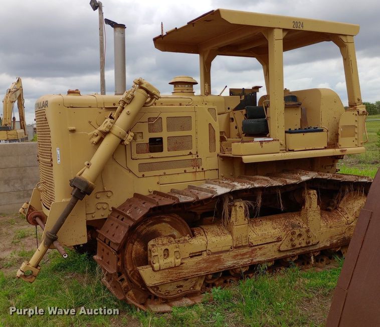 image for item NU9862 1975 Caterpillar D7F dozer