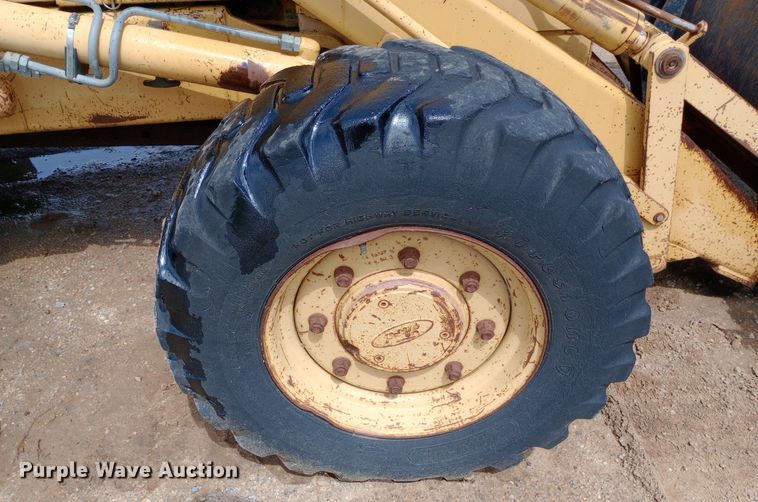 image for item NU9865 Ford 555C backhoe