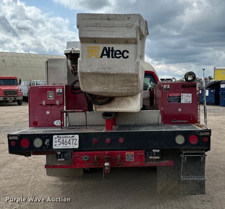 image for item NU9866 2009 Ford F550 Super Duty XL SuperCab bucket truck 