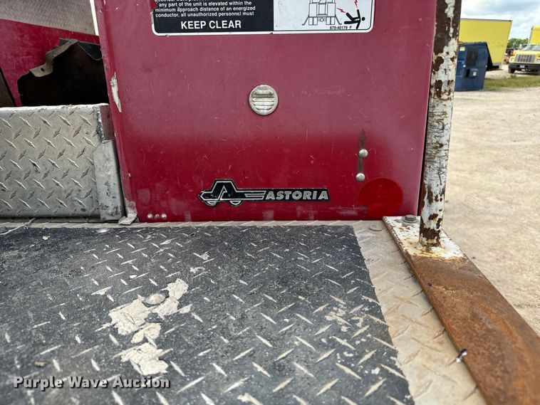 image for item NU9866 2009 Ford F550 Super Duty XL SuperCab bucket truck 