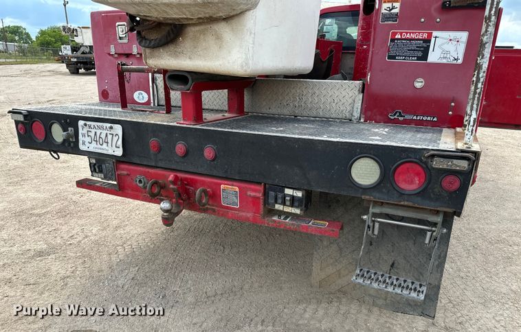 image for item NU9866 2009 Ford F550 Super Duty XL SuperCab bucket truck 