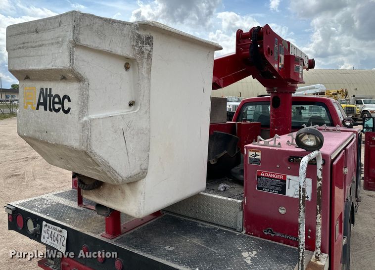 image for item NU9866 2009 Ford F550 Super Duty XL SuperCab bucket truck 