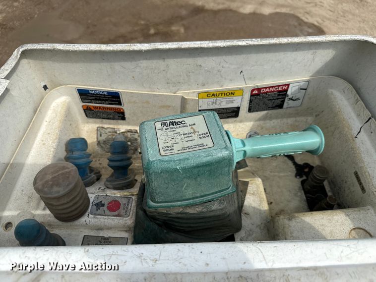 image for item NU9866 2009 Ford F550 Super Duty XL SuperCab bucket truck 