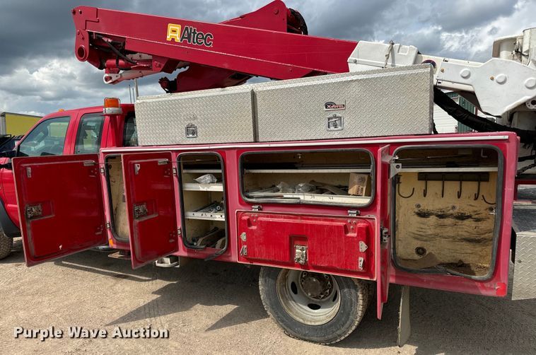 image for item NU9866 2009 Ford F550 Super Duty XL SuperCab bucket truck 