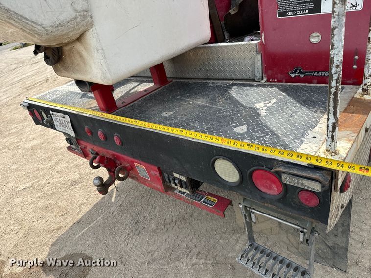 image for item NU9866 2009 Ford F550 Super Duty XL SuperCab bucket truck 