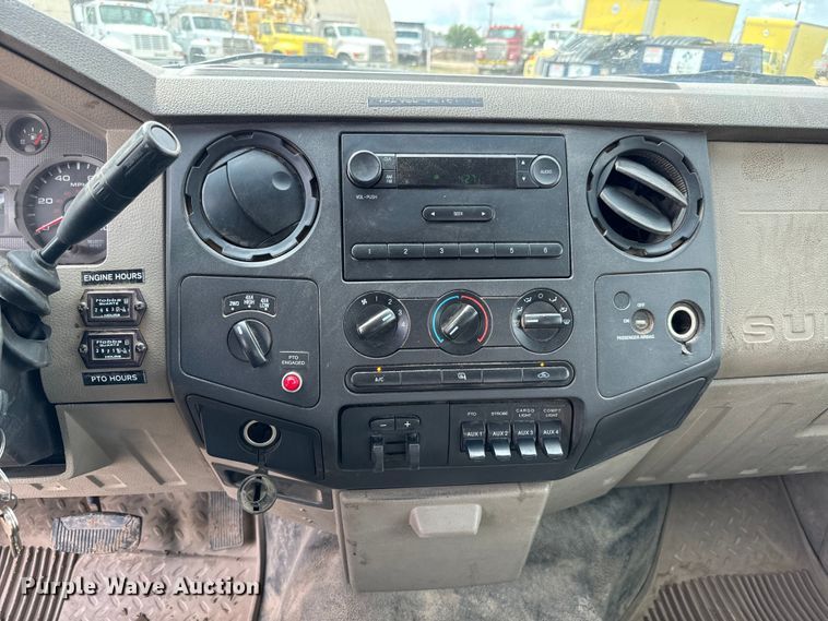 image for item NU9866 2009 Ford F550 Super Duty XL SuperCab bucket truck 