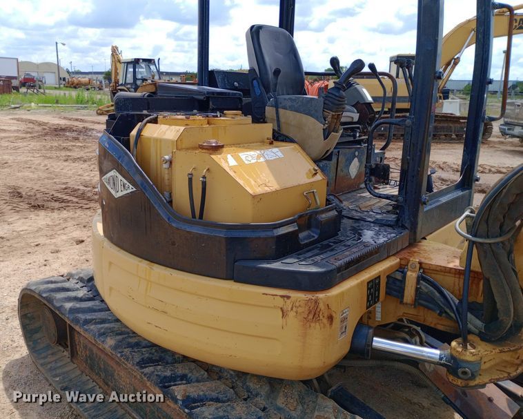 image for item NU9870 2004 Caterpillar  305C CR mini excavator